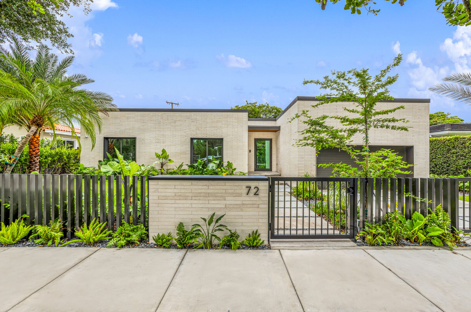 72 House — completed work, photograph 01